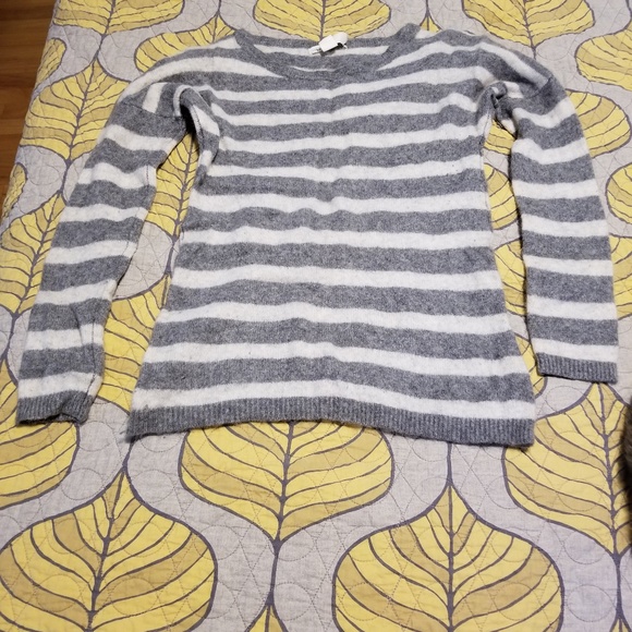 Gray and white sweater - Picture 2 of 5